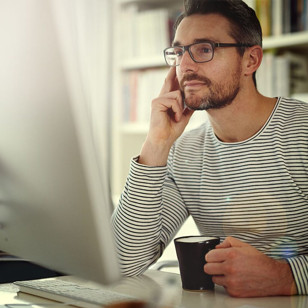 patient doing research on cosmetic surgeons