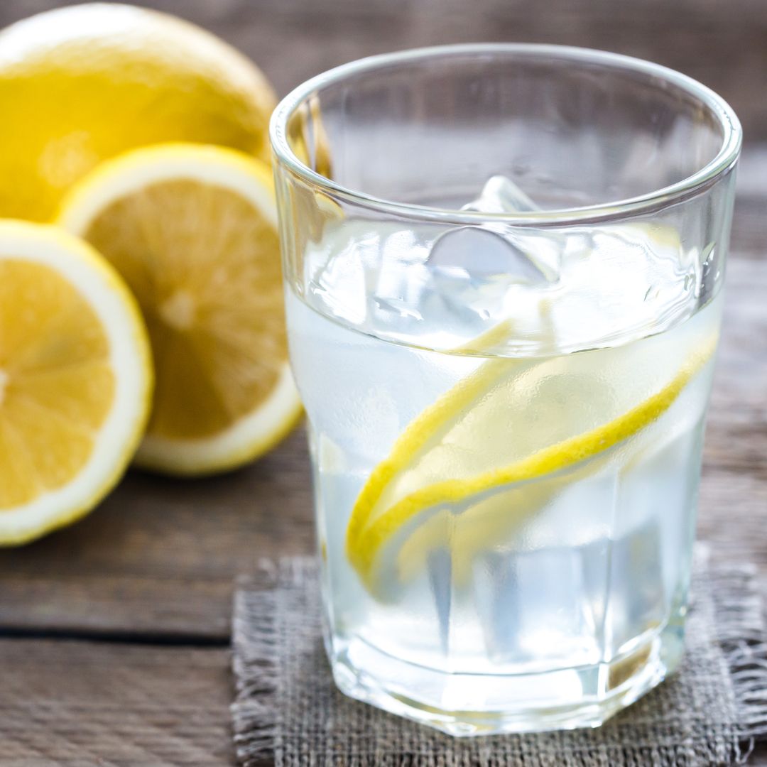 glass of water with lemons